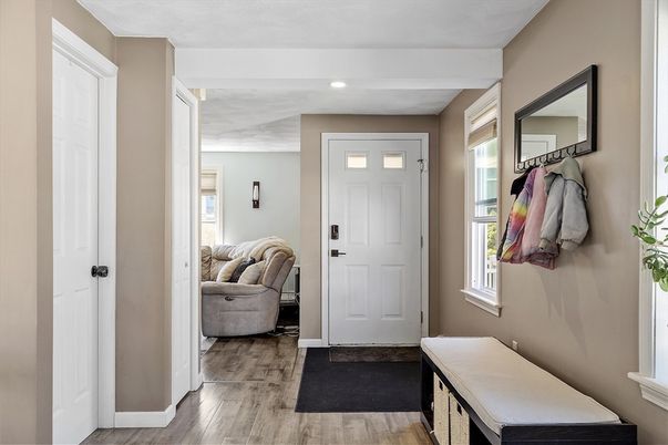 Interior, Recessed Lighting, Wood Texture Flooring