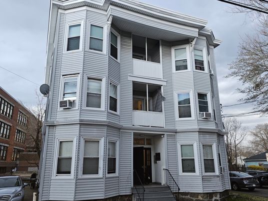 Exterior, Facade, Queen Anne Victorian