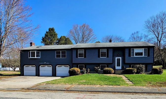 Attached, Exterior, Facade, Raised Ranch