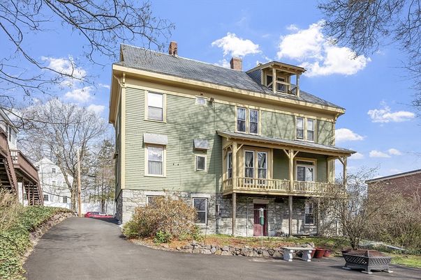 Exterior, Facade, American Foursquare
