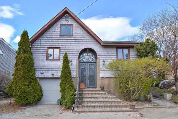 Attached, Exterior, Facade, Tudor Revival