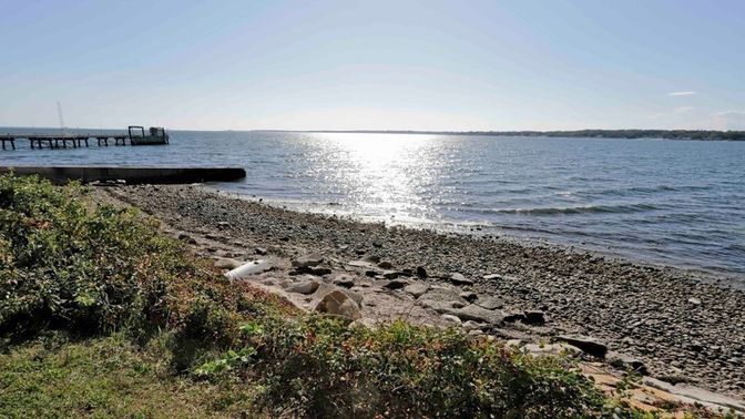 Exterior, Lake