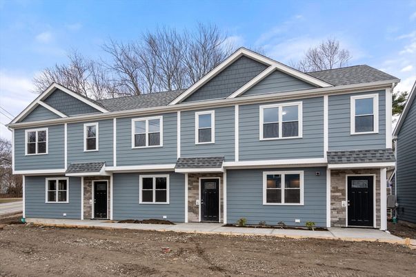 Exterior, Facade, Raised Ranch