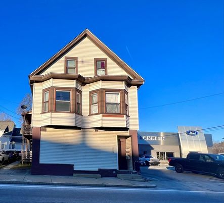Exterior, Facade, Queen Anne Victorian