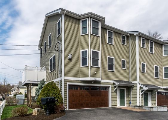 Attached, Exterior, Facade, Rowhouse