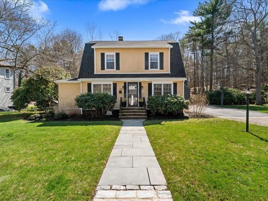 Exterior, Facade, Cape Cod