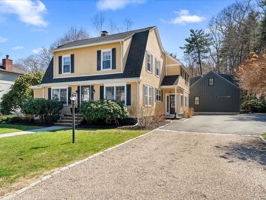 Attached, Exterior, Facade, Cape Cod