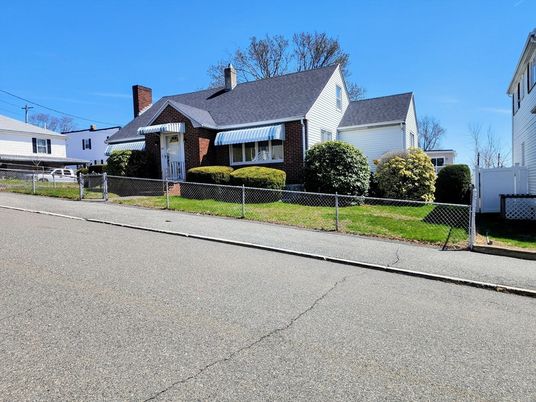 Exterior, Facade, Brick Facade, Cape Cod