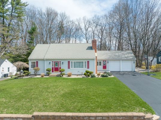 Attached, Exterior, Facade, Cape Cod
