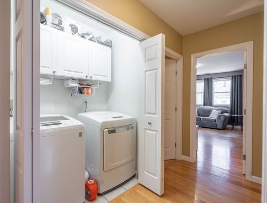 Interior, Washer, Wood Texture Flooring