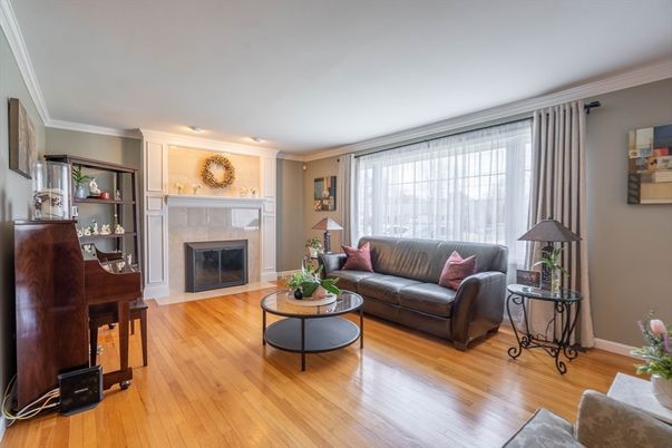 Fireplace, Interior, Living room, Piano, Recessed Lighting, Wood Texture Flooring