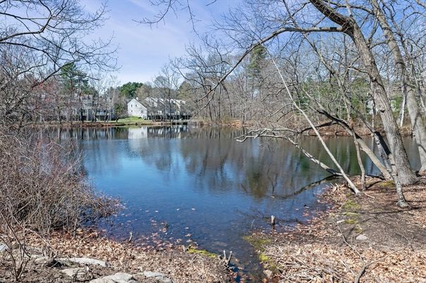 Exterior, Lake