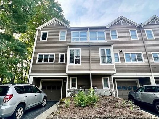 Attached, Exterior, Facade, Rowhouse