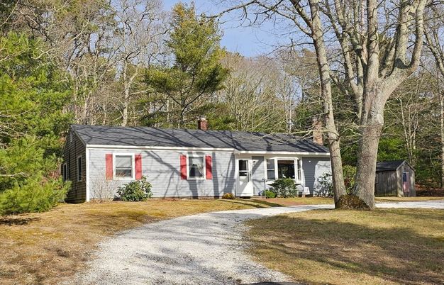 Exterior, Facade, Ranch