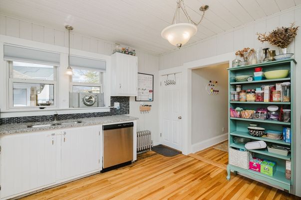 Interior, Kitchen, Pendant Lights, Wood Texture Flooring