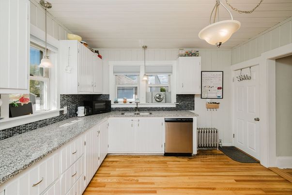 Interior, Kitchen, Pendant Lights, Wood Texture Flooring
