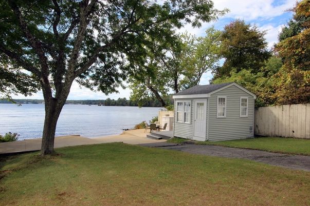 Exterior, Lake