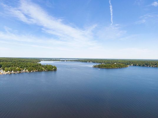 Exterior, Lake