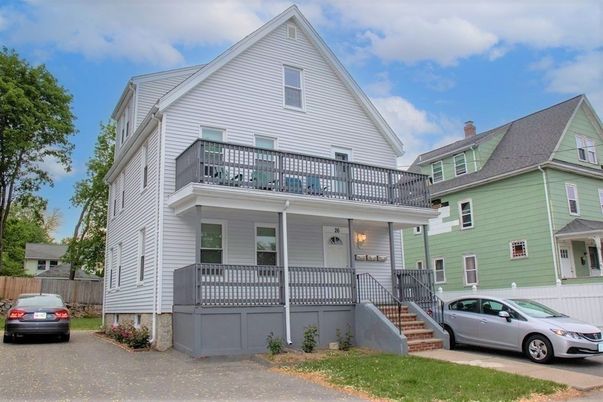 Exterior, Facade, Farmhouse