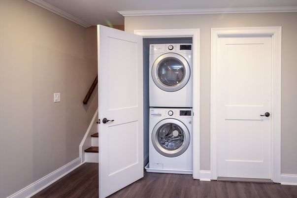 Interior, Utility Closets, Washer, Wood Texture Flooring