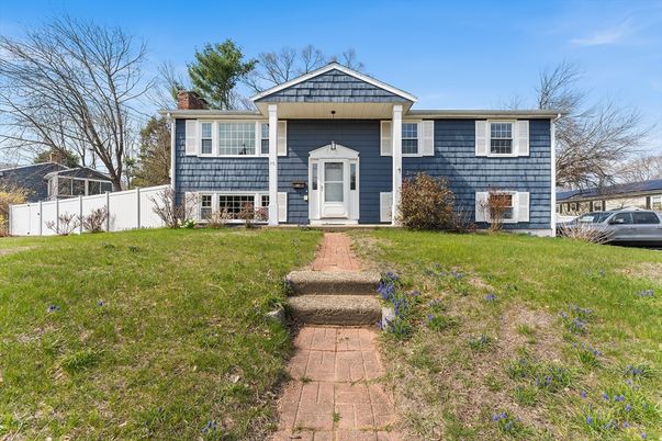 Exterior, Facade, Raised Ranch