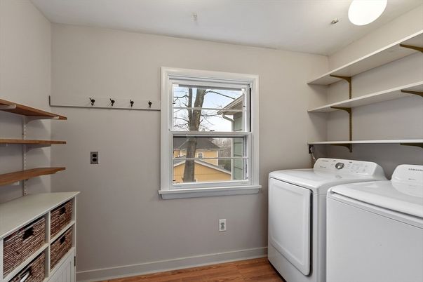 Interior, Washer, Wood Texture Flooring