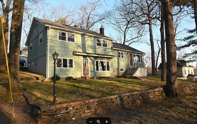 Exterior, Facade, Raised Ranch