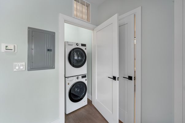 Interior, Utility Closets, Washer, Wood Texture Flooring