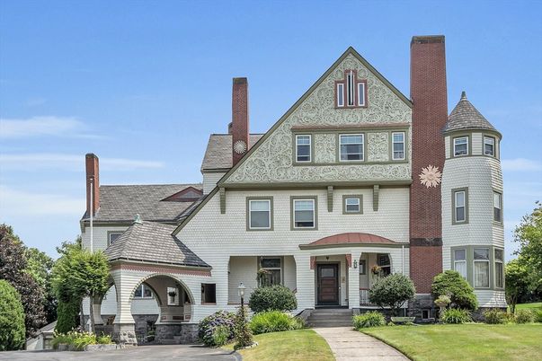 Exterior, Facade, Brick Facade, Queen Anne Victorian