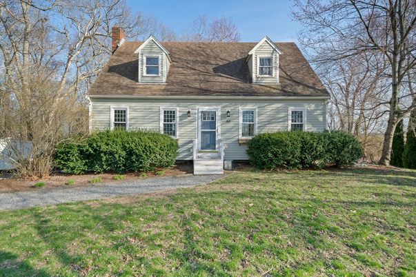 Exterior, Facade, Cape Cod
