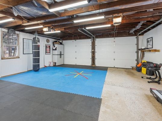 Fitness Equipment, Garage, Interior, Wooden Beams