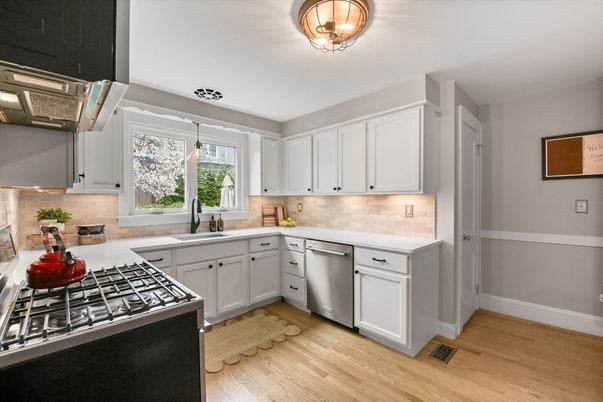 Interior, Kitchen, Pendant Lights, Wood Texture Flooring