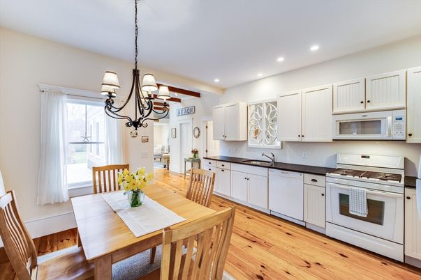 Chandelier, Dining room, Interior, Kitchen, Pendant Lights, Recessed Lighting, Wood Texture Flooring