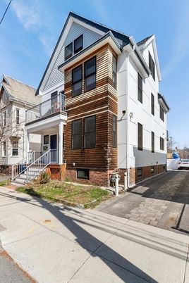 Exterior, Facade, Queen Anne Victorian
