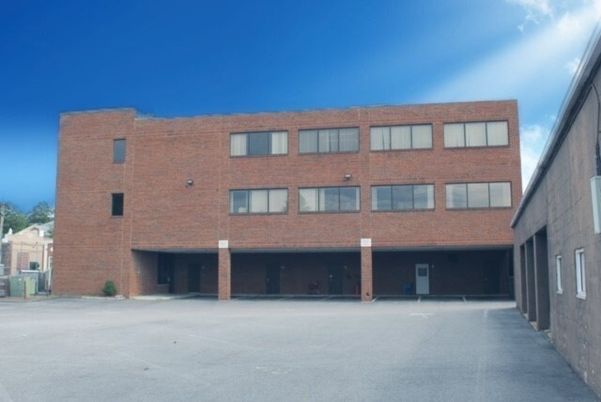 Exterior, Facade, Brick Facade, Rowhouse