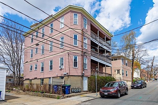 Exterior, Facade, Rowhouse