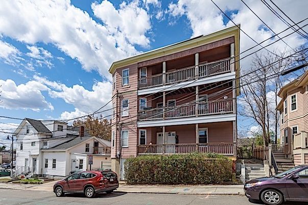 Exterior, Facade, Queen Anne Victorian