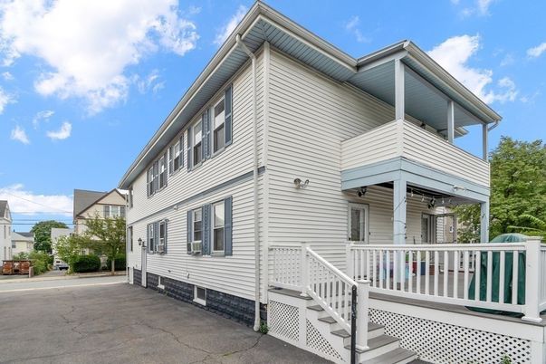Exterior, Facade, Queen Anne Victorian