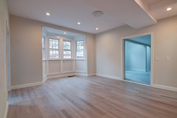 Empty room, Interior, Recessed Lighting, Wood Texture Flooring
