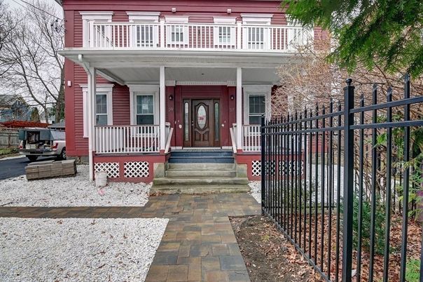 Exterior, Facade, American Foursquare