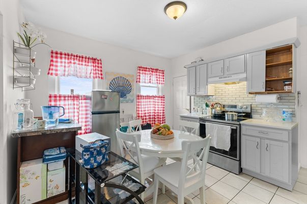 Dining room, Interior, Kitchen, Stainless Steel Appliances