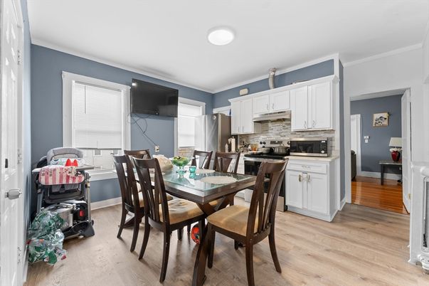 Dining room, Interior, Kitchen, Stainless Steel Appliances, Wood Texture Flooring