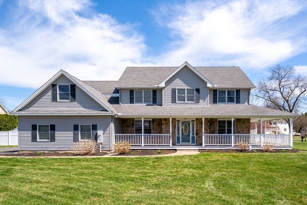 Exterior, Facade, Farmhouse