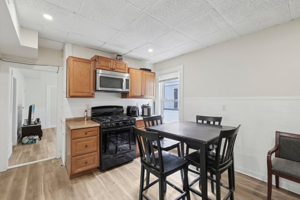 Dining room, Interior, Kitchen, Recessed Lighting, Wood Texture Flooring