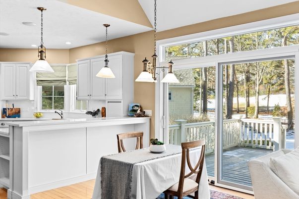 Dining room, Interior, Kitchen, Pendant Lights, Recessed Lighting, Wood Texture Flooring