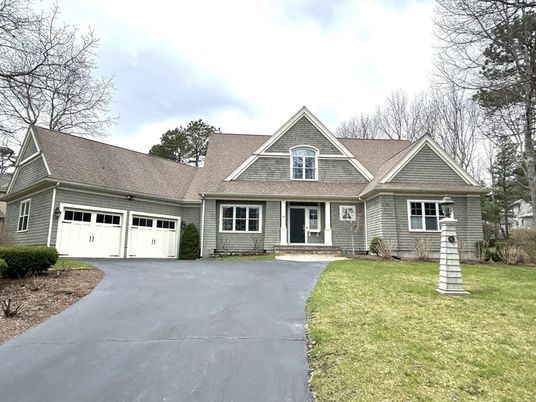 Attached, Exterior, Facade, Cape Cod