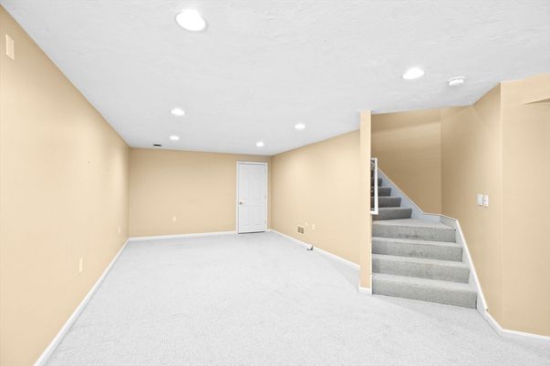 Empty room, Interior, Recessed Lighting