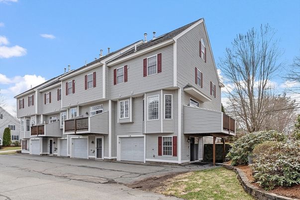 Attached, Exterior, Facade, Rowhouse