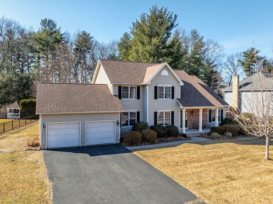 Attached, Exterior, Facade, Farmhouse