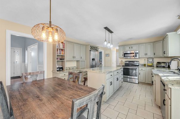 Dining room, Interior, Kitchen, Pendant Lights, Stainless Steel Appliances